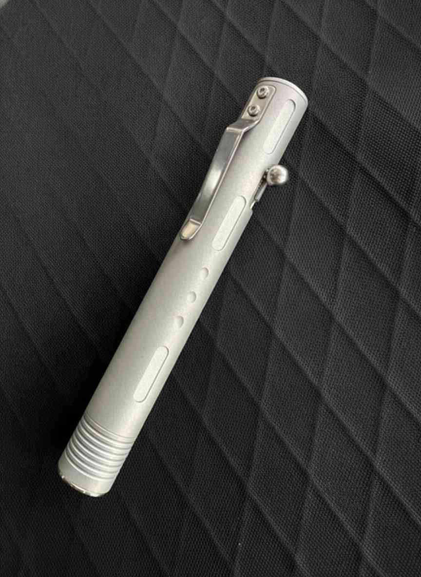 Lightning Bolt-Action Flashlight – EDC Aluminum Tactical Pen Light (AA  14500 Battery)